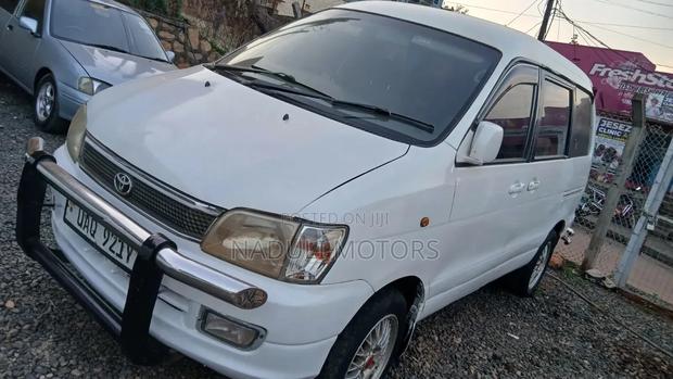 Toyota Noah 2001 White