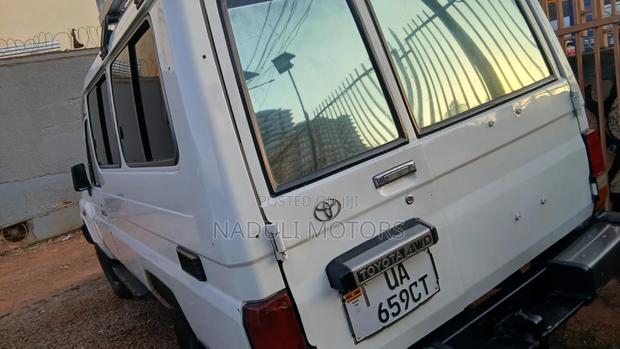Toyota Land Cruiser 2007 White