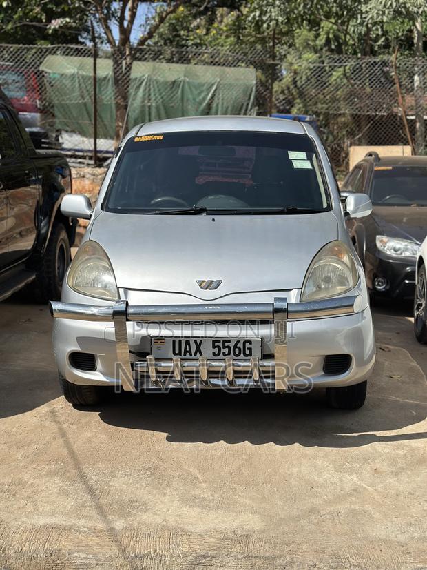 Toyota Fun Cargo 2005 Silver