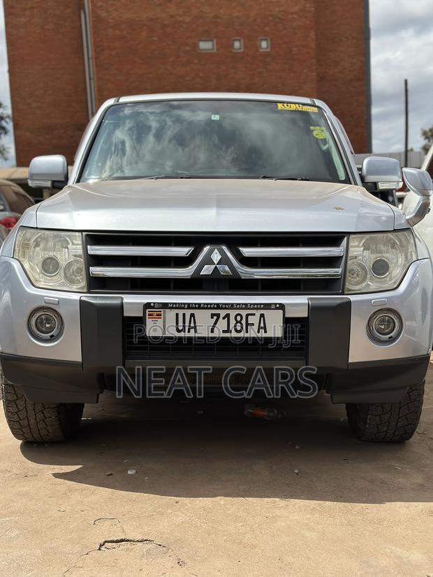 Mitsubishi Pajero 2009 Silver