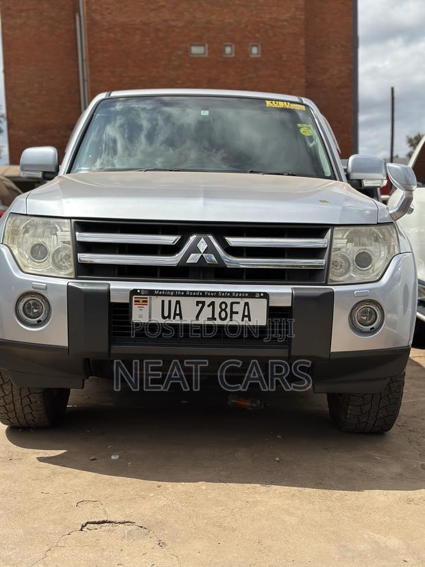 Mitsubishi Pajero 2009 Silver