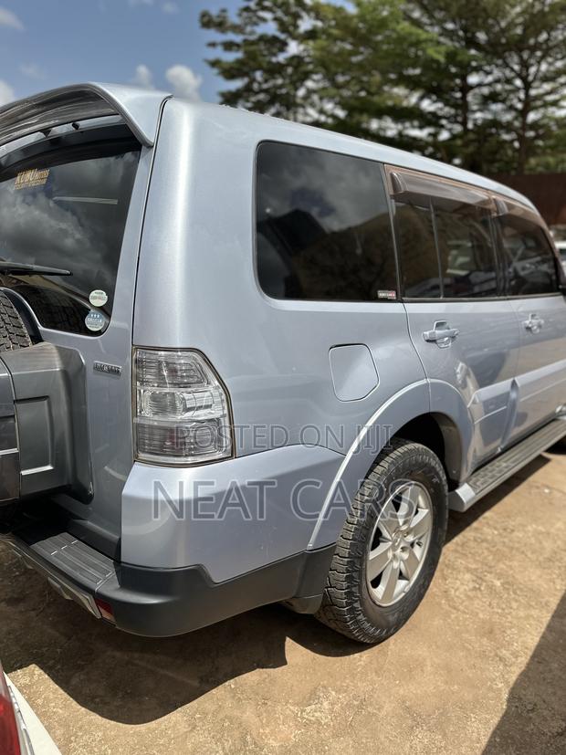 Mitsubishi Pajero 2009 Silver