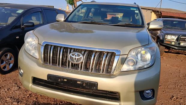 Toyota Land Cruiser Prado 2016 Gold