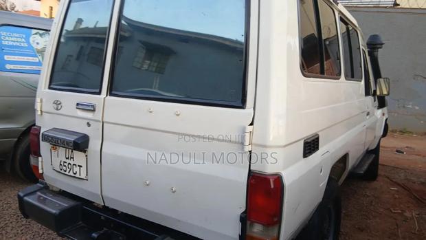 Toyota Land Cruiser 2007 White