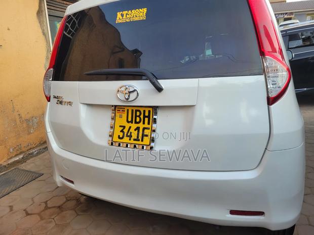 Toyota Passo Sette 1.5 FWD 2010 White