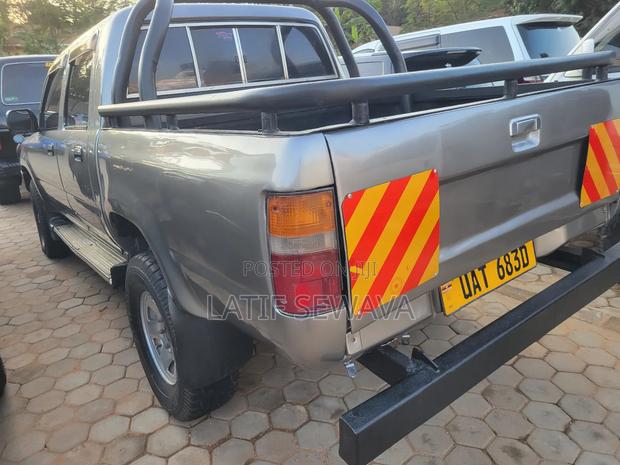 Toyota Hilux 1998 Gray