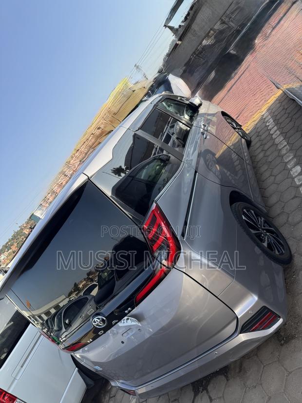 Toyota Noah 2022 Gray