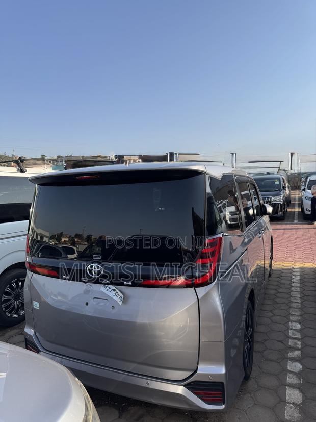 Toyota Noah 2022 Gray