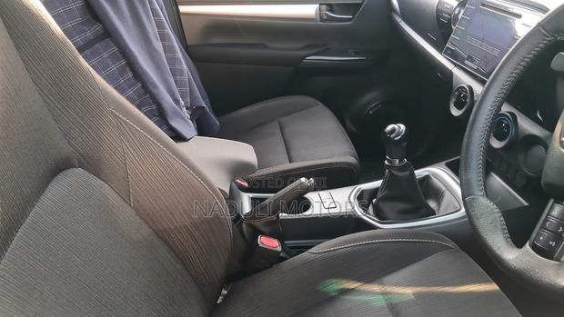 Toyota Hilux 2018 Silver
