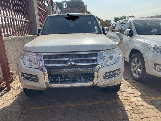 Mitsubishi Pajero 2014 White