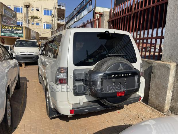 Mitsubishi Pajero 2014 White