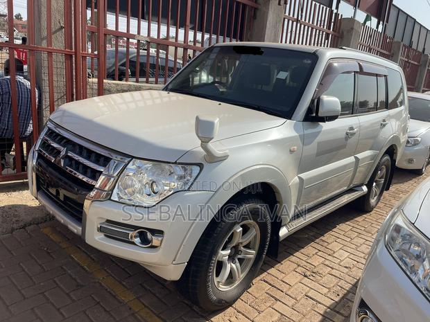 Mitsubishi Pajero 2014 White
