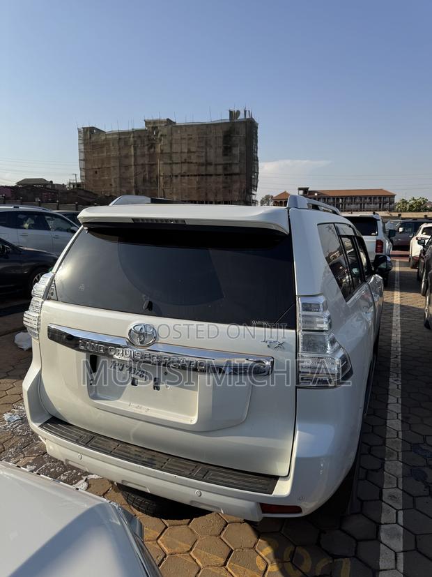 Toyota Land Cruiser Prado 4.0 Petrol TX 2017