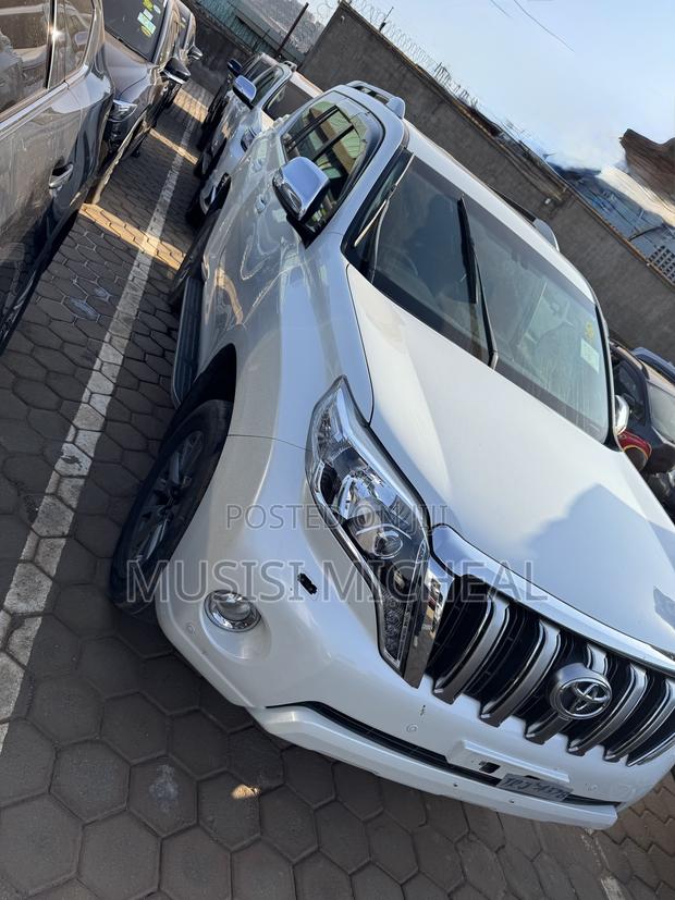 Toyota Land Cruiser Prado 4.0 Petrol TX 2017