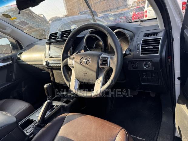Toyota Land Cruiser Prado 4.0 Petrol TX 2017