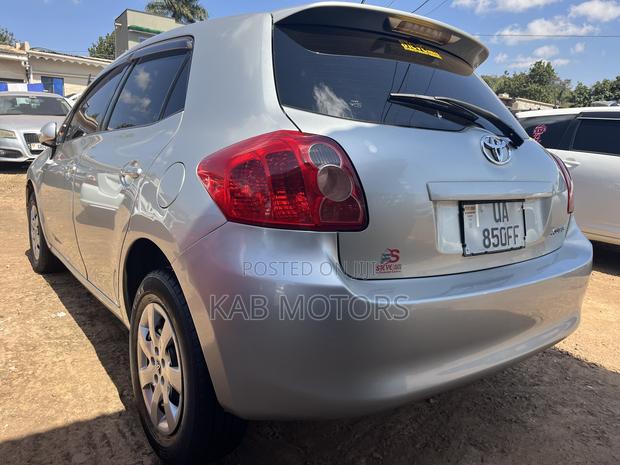 Toyota Auris 2010 Silver