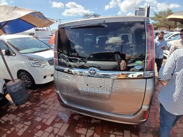 Toyota Noah 2016 Gray