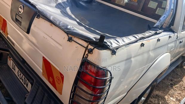 Nissan Hardbody 2008 White