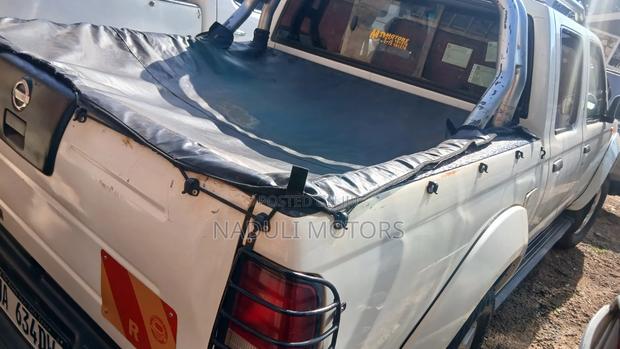 Nissan Hardbody 2008 White