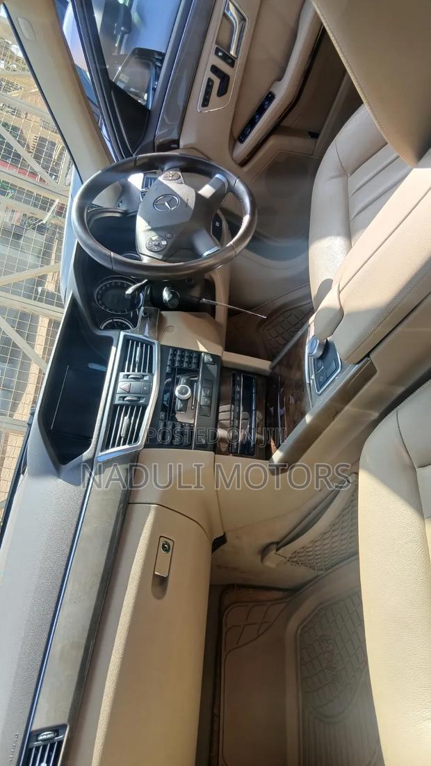 Mercedes-Benz E300 2011