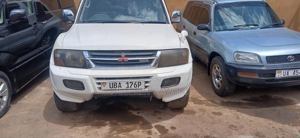 Mitsubishi Pajero 2000 White