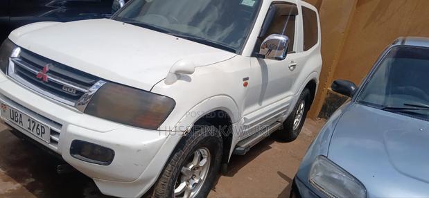 Mitsubishi Pajero 2000 White