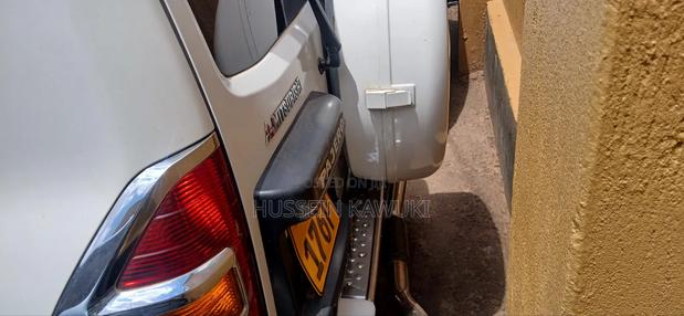 Mitsubishi Pajero 2000 White