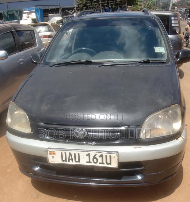Toyota Raum 2000 Black