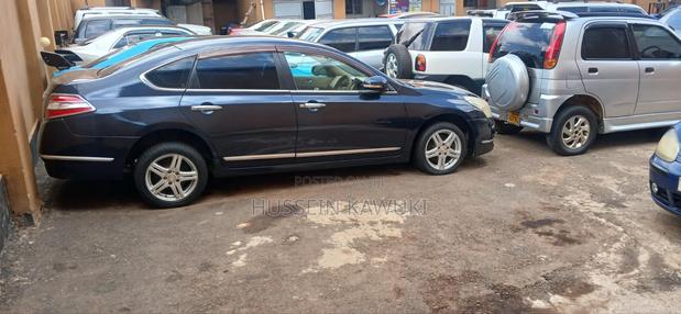 Nissan Fuga 2010 Black