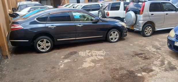 Nissan Fuga 2010 Black