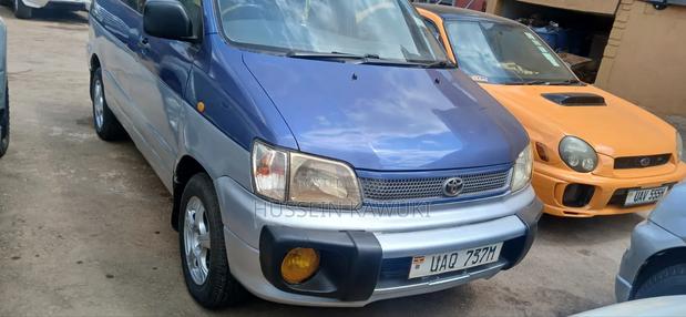 Toyota Noah 2002 Blue