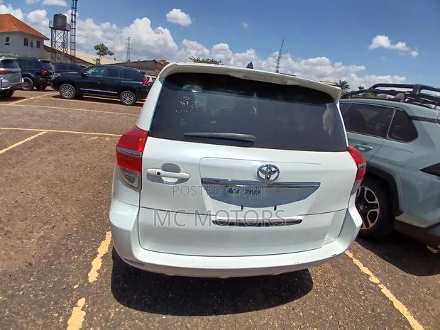 Toyota Vanguard 2013 White