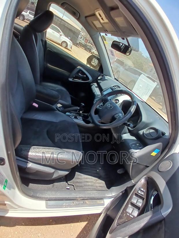 Toyota Vanguard 2013 White