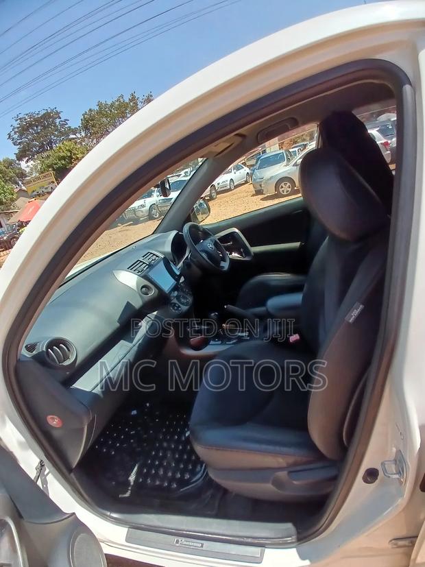 Toyota Vanguard 2011 White