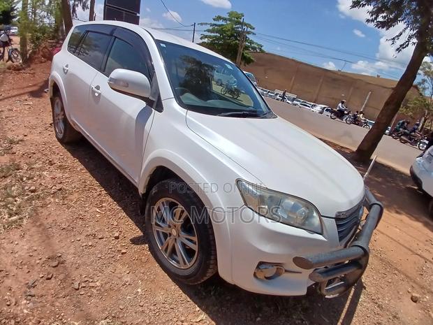 Toyota Vanguard 2011 White