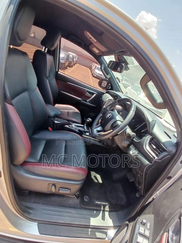Toyota Fortuner 2021 Silver
