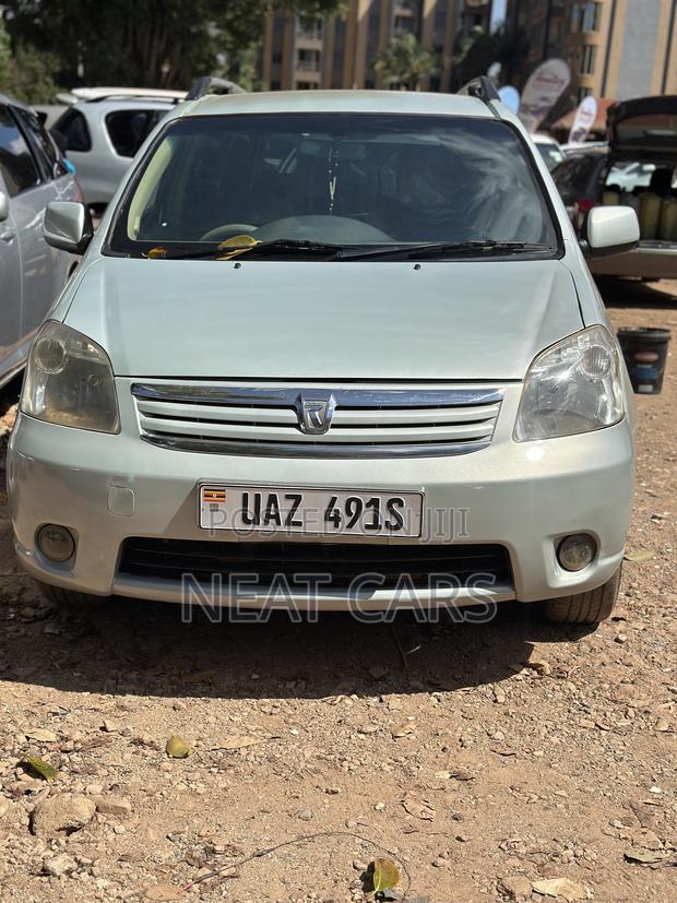 Toyota Raum 2007 Green