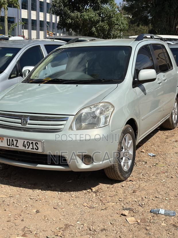 Toyota Raum 2007 Green