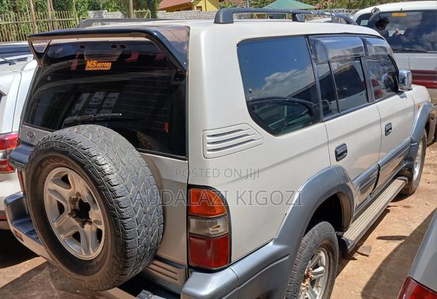 Toyota Land Cruiser Prado 2001 Silver