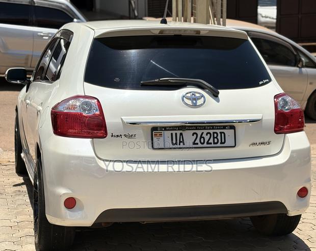 Toyota Auris 2011 White