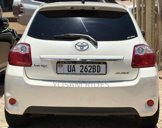 Toyota Auris 2011 White