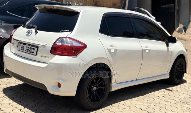 Toyota Auris 2011 White