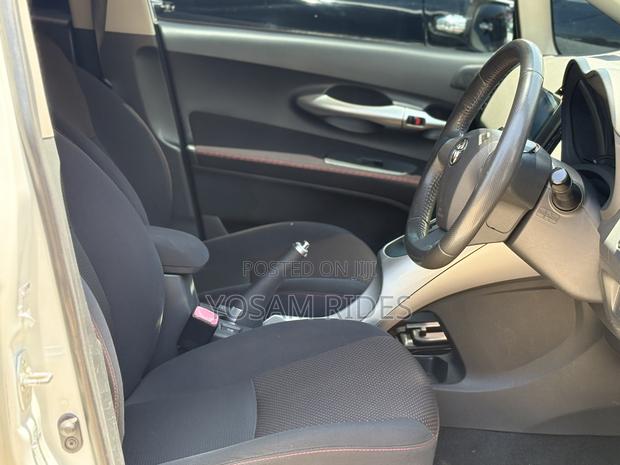 Toyota Auris 2011 White