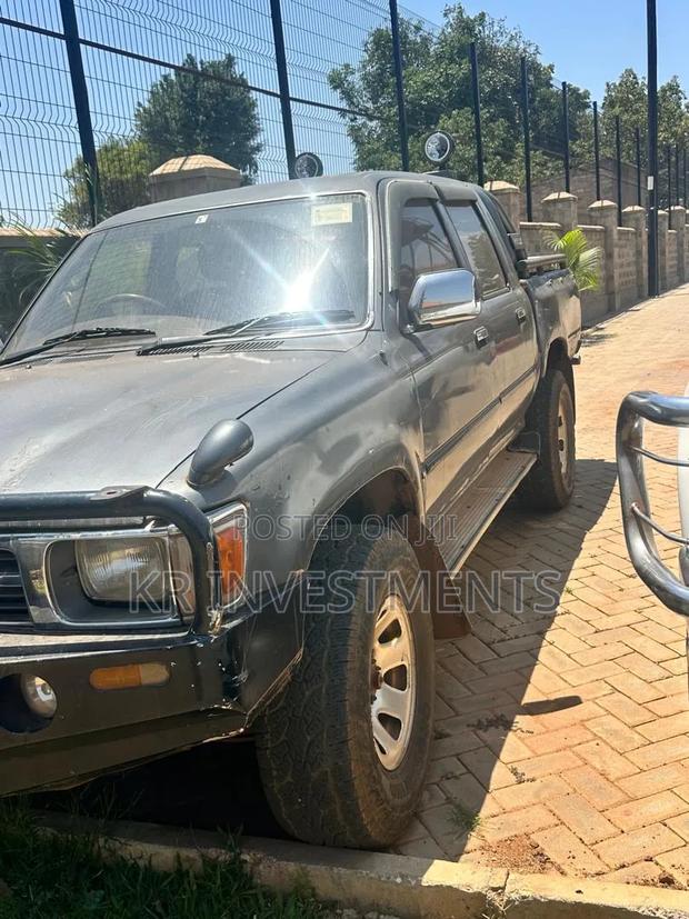 Toyota Hilux 1996 Gray