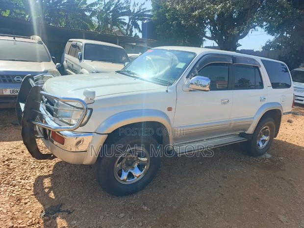 Toyota Hilux Surf 2.7 SSR 2004 White
