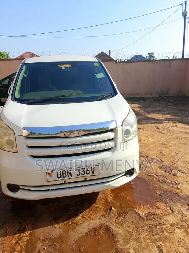 Toyota Noah 2009 White