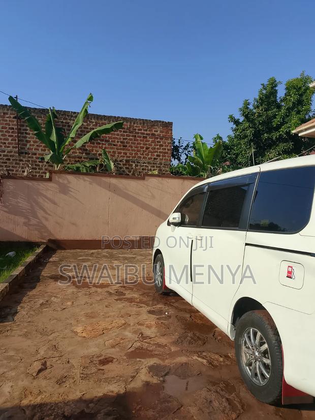 Toyota Noah 2009 White