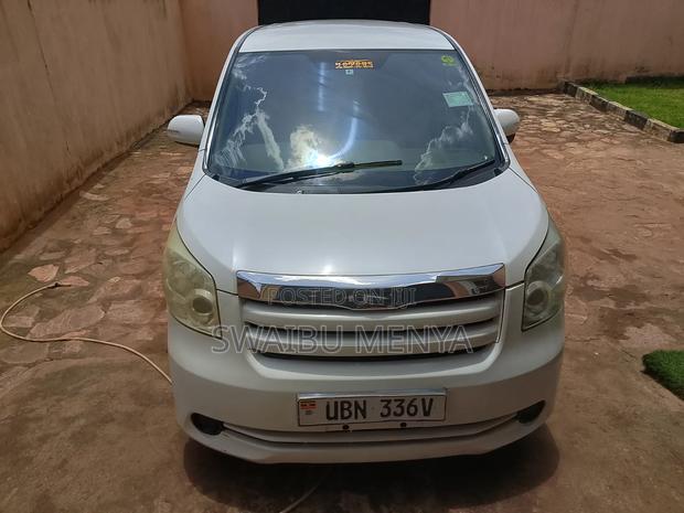 Toyota Noah 2009 White