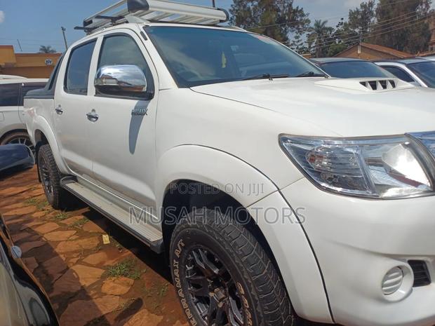 Toyota Hilux 3.0 D-4D 4x4 2013 White