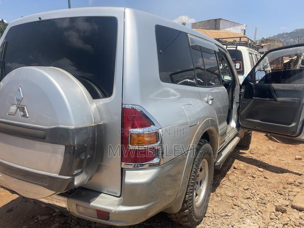 Mitsubishi Pajero 2002 Silver